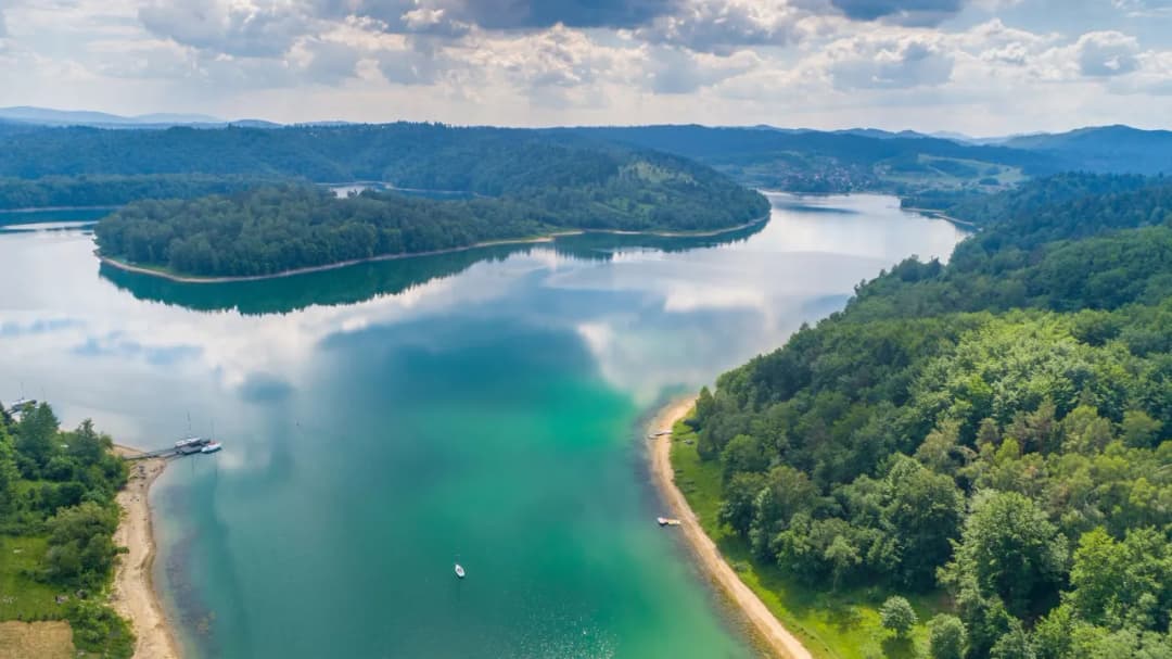 Jezioro Karsińskie - odkryj tajemnice i atrakcje tego pięknego miejsca