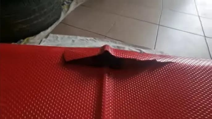 Jak naprawić pękniętą walizkę? Skuteczne metody dla twardych i miękkich bagaży