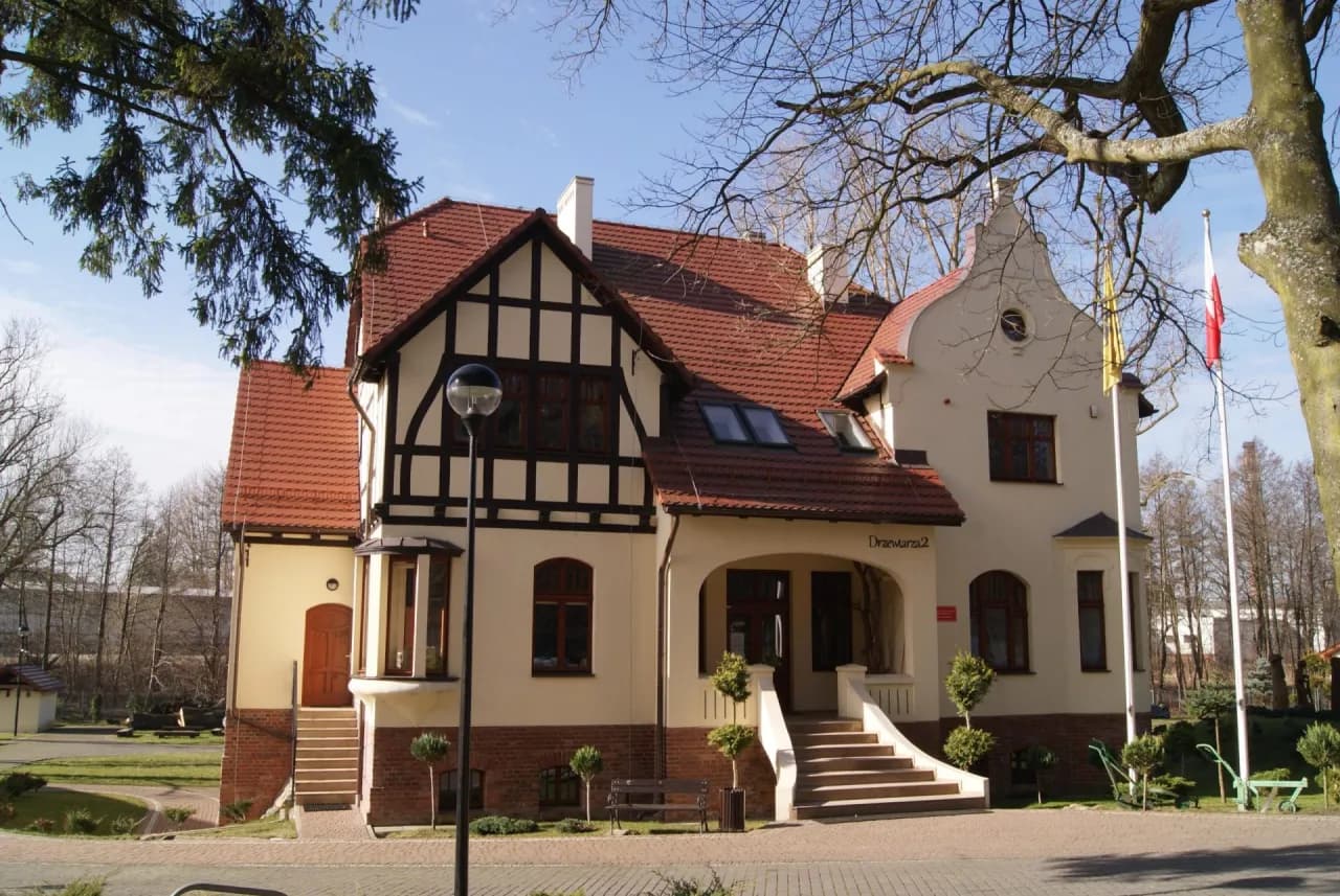 Dworek Drzewiarza w Gościcinie - Historia i Tajemnice Architektury