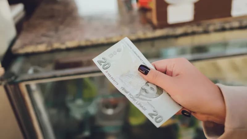 Jaka waluta w Turcji dla turystów? Wymiana, płatności i porady.