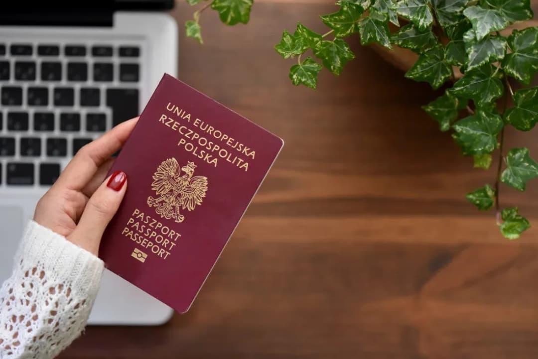 Jak wyrobić paszport w Polsce - wszystkie dokumenty, koszty i czas oczekiwania