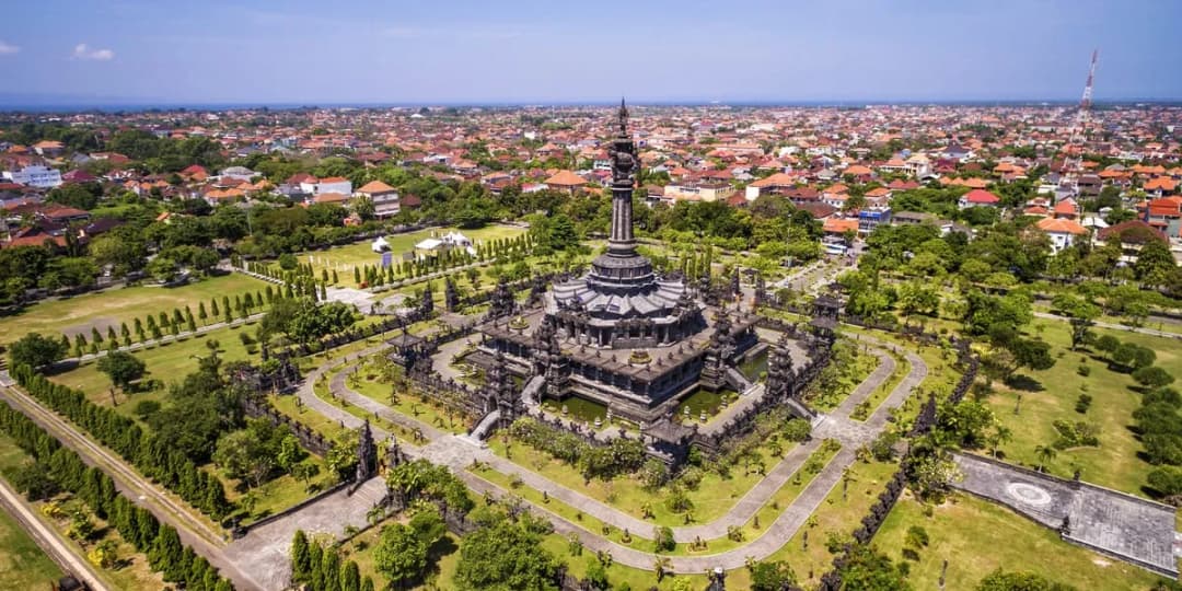 Ile kosztuje lot do Indonezji? Sprawdź ceny biletów do Dżakarty i Denpasaru