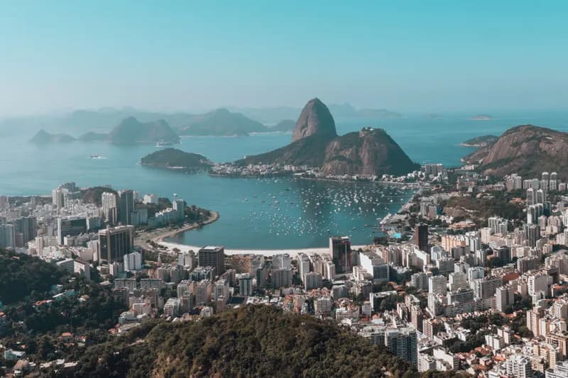 Ile trwa lot z Warszawy do Brazylii? Czas podróży z przesiadkami i trasy.