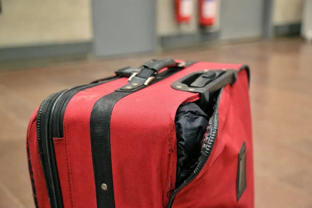 Jak naprawić zamek w walizce – najczęstsze problemy i skuteczne metody