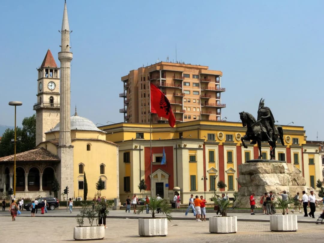 Ile kosztuje lot do Albanii? Ceny biletów, które zaskakują i fascynują